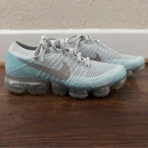 COPY - Women’s 7 Vapormax flyknit sneakers. Very gently worn. Great condition.